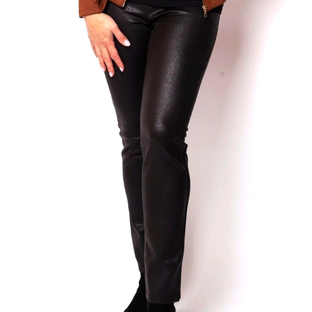 ✨Brand new Kim & Co Croco pleather Knit Back Pocket Pants✨